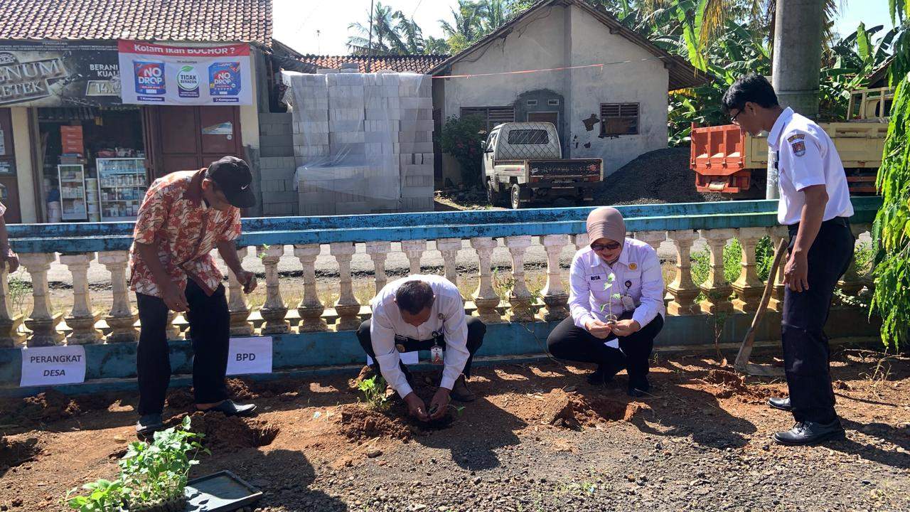 GERAKAN TANAM SAYURAN DAN PENGGUNAAN BAHAN PANGAN LOKAL
